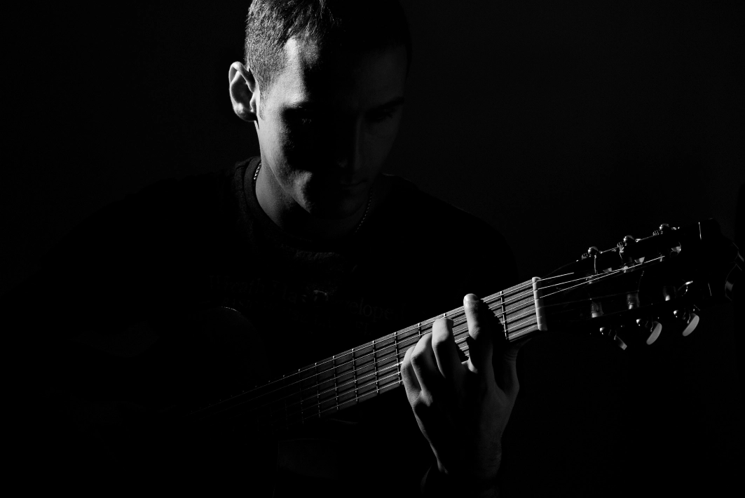 Acoustic guitarist